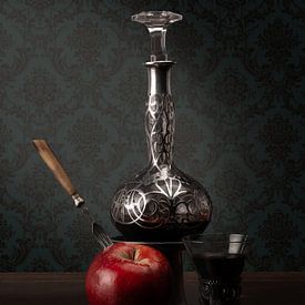 Stilleven met fruit en historisch glas van Frank Lavooij