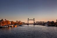stadsgezicht van Rotterdam met de brug 'de Hef' op het noordereiland van Tjeerd Kruse thumbnail