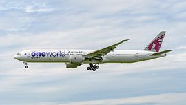 Qatar Airways Boeing 777-300 in ONEWORLD livery. van Jaap van den Berg