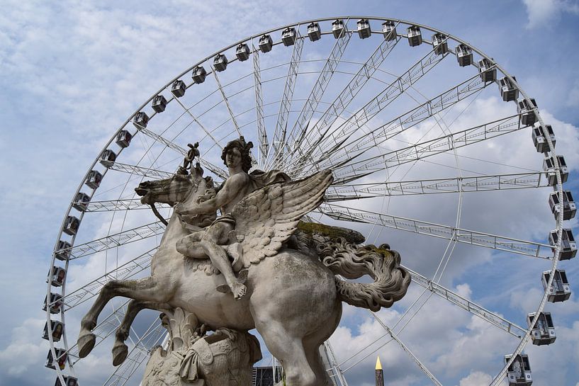 Parijs, reuzenrad, beeldhouwwerk van Carina Diehl