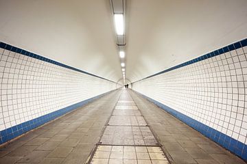 De Sint-Annatunnel is een voetgangers- en fietstunnel van Marcel Derweduwen