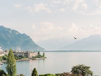 Le lac Léman entre les montagnes
