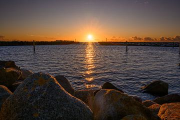 Sonnenuntergang in Klintholm Havn, Dänemark von Andrea de Grauw