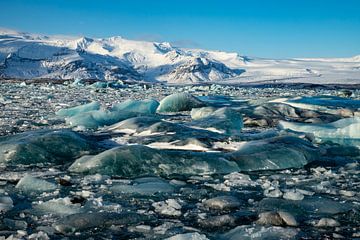IJsland landschap, Jökulsárlón. Gletsjermeer en Diamond beach van Gert Hilbink