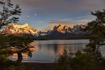 Fantastischer Sonnenaufgang an den Torres del Paine, Patagonien