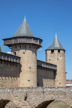 Torens kasteel Comtal in de oude stad Carcassonne in Frankrijk