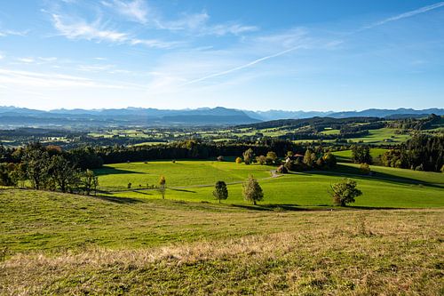 Uitzicht vanaf Mariaberg op de Grünten en de Allgäuer Alpen in de herfst