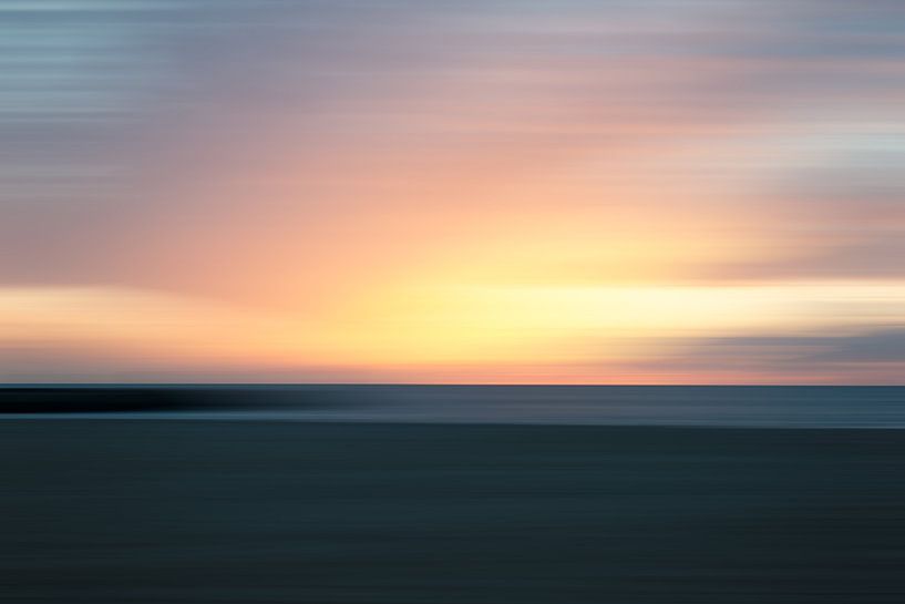 Ondergaande zon vanaf het strand gezien van MICHEL WETTSTEIN