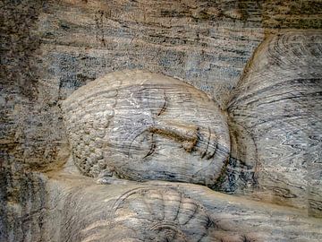 Slapende Boeddha, de Gal Vihara in Sri Lanka van Rietje Bulthuis