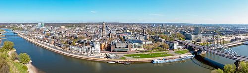 Arnhem in Nederland, stad aan de rivier de Rijn