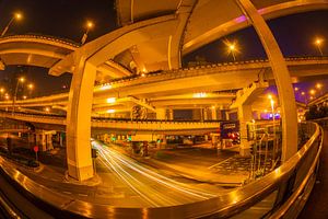 Autobahnen in Shanghai bei Nacht von Chris Stenger