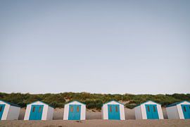 Heure dorée aux maisons de plage de De Koog sur Texel | Paysages néerlandais dans la mer des Wadden sur Evelien Lodewijks