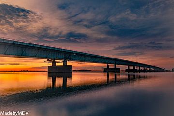 Pont de mouche à hareng au coucher du soleil sur Marcel de Vos