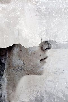 Speak to me | Urban collage met een grunge beton look | portret van een vrouw van MadameRuiz