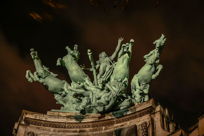 statue der springenden pferde und reiter an der brücke in paris von Eric van Nieuwland
