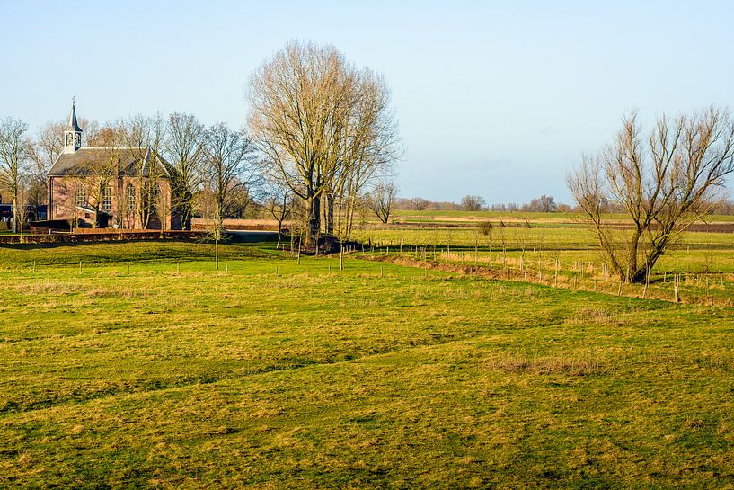Evangelische Kirche im niederländischen Dorf Gießen von Ruud Morijn