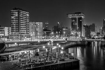 In the night, in Rotterdam. van Lorena Cirstea