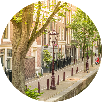 Amsterdam Oudezijds Achterburgwal tijdens de zomer van Sjoerd van der Wal Fotografie