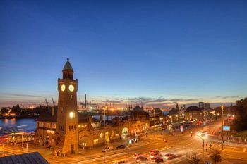 Hamburg : Abendstimmung bei den St.-Pauli-Landungsbruecken