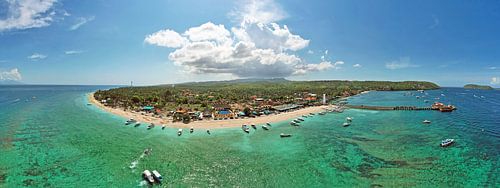 Luchtfoto panorama Toya Pakeh haven op Nusa Penida Bali in Indonesia