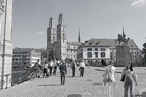 Zürich - Münsterbrücke und Kirche Grossmünster (schwarz-weiss)