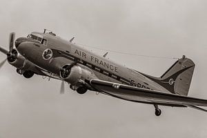 Alte Zeiten leben wieder auf. Die fliegende Legende Douglas DC-3 in den Farben der Air France bei ei