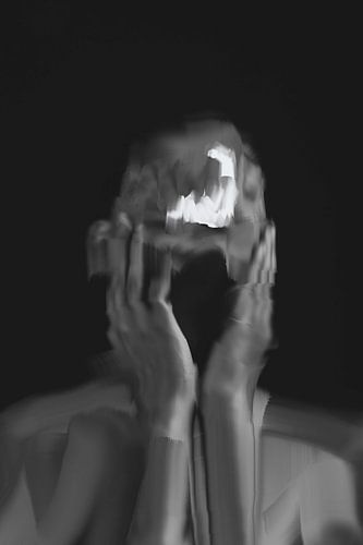 Portrait abstrait en noir et blanc sur Carla Van Iersel