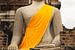 Boeddhabeeld met geel/oranje tinten in Thailand van Travelaar