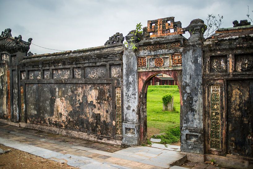 Gate in imperial palce by Arkadiusz Kurnicki