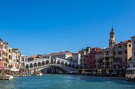 Blick auf die Rialto Brücke in Venedig, Italien von Rico Ködder Miniaturansicht