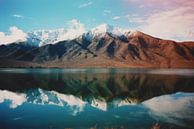 Analoge foto van een berglandschap met meer in Nieuw-Zeeland van Kaat Zoetekouw thumbnail