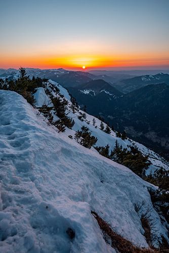 Zonsondergang in de richting van de Grünten met uitzicht op de Bodensee