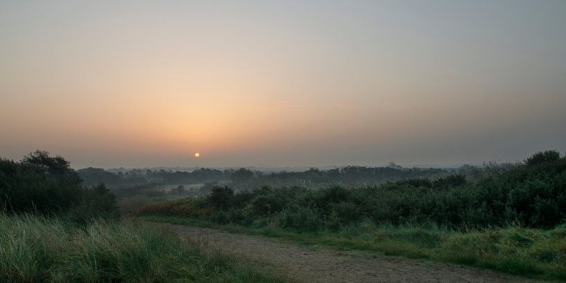 Sonnenaufgang über Zeeuws-Vlaanderen (1) von Dirk Huckriede