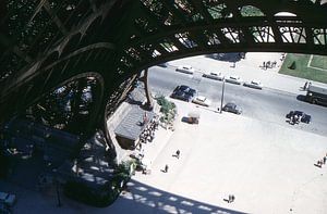 Vintage foto Eiffeltoren 1961 Parijs van Jaap Ros