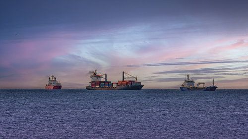 Schepen voor anker bij Gibraltar
