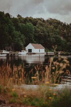 Boathouse in Norway by Joyce van Doorn