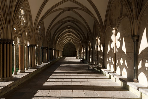Kreuzgang / Cloister, Kathedrale von Salisbury, Kathedrale der Heiligen Jungfrau Maria / Kathedrale der Heiligen Maria – Salisbury