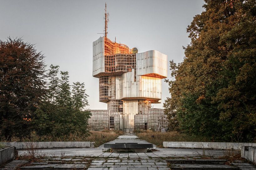 Social monument in Croatia by Gentleman of Decay