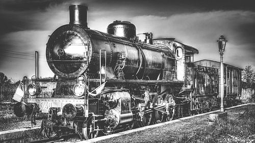 Stoomlocomotief in zwart wit