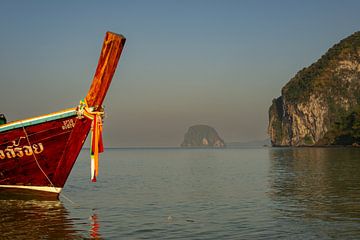 Zonsopgang op Koh Mook van Walter G. Allgöwer