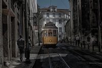 Portugiesische gelbe Straßenbahn in Lissabon