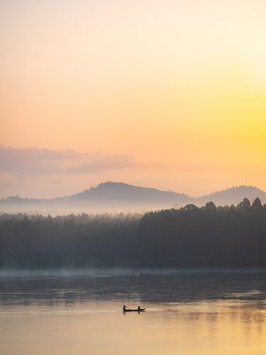Kleurrijke zonsopkomst aan de Nijl in Jinja, Oeganda