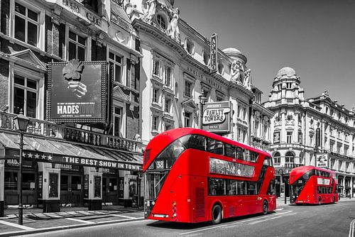 Shaftesbury Avenue mit roten Bussen - colorkey