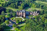 Luchtfoto van kasteel De Haar in Haarzuilens. van Frans Lemmens thumbnail