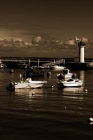 Zicht op de vuurtoren van La Flotte in sepia