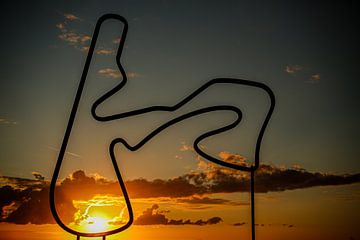 Circuit Zandvoort op schaal bij zon onder van Monique van Middelkoop