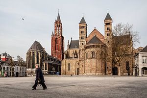 Kirche und Turm auf dem Vrijthof in Maastricht
