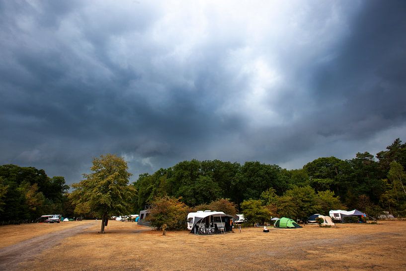 Camping just before storm and heavy rain in the Netherlands by Peter de Kievith Fotografie