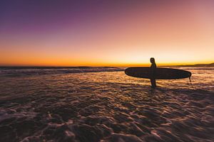 Surfen bei Sonnenuntergang