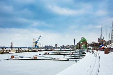 Winter time in the city port of Rostock, Germany van Rico Ködder